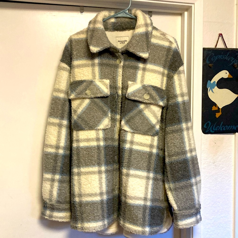 NWT Abercrombie & Fitch women’s size XL Sherpa button -up jacket